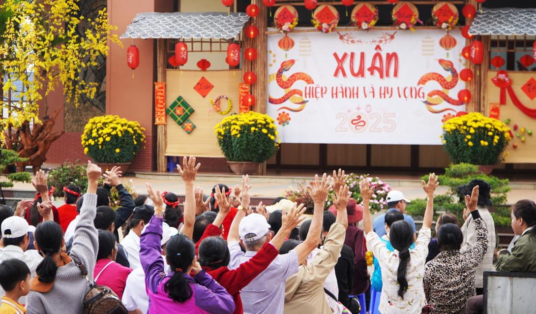 RỘN RÀNG NGÀY HỘI XUÂN YÊU THƯƠNG 2025 VỚI CHỦ ĐỀ: XUÂN HIỆP HÀNH VÀ HY VỌNG